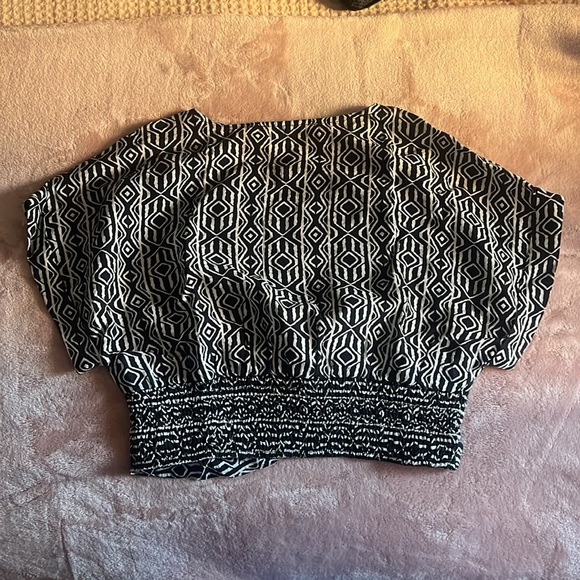 ZARA // NWT Black and White Geometric Crop Top - Picture 8 of 9